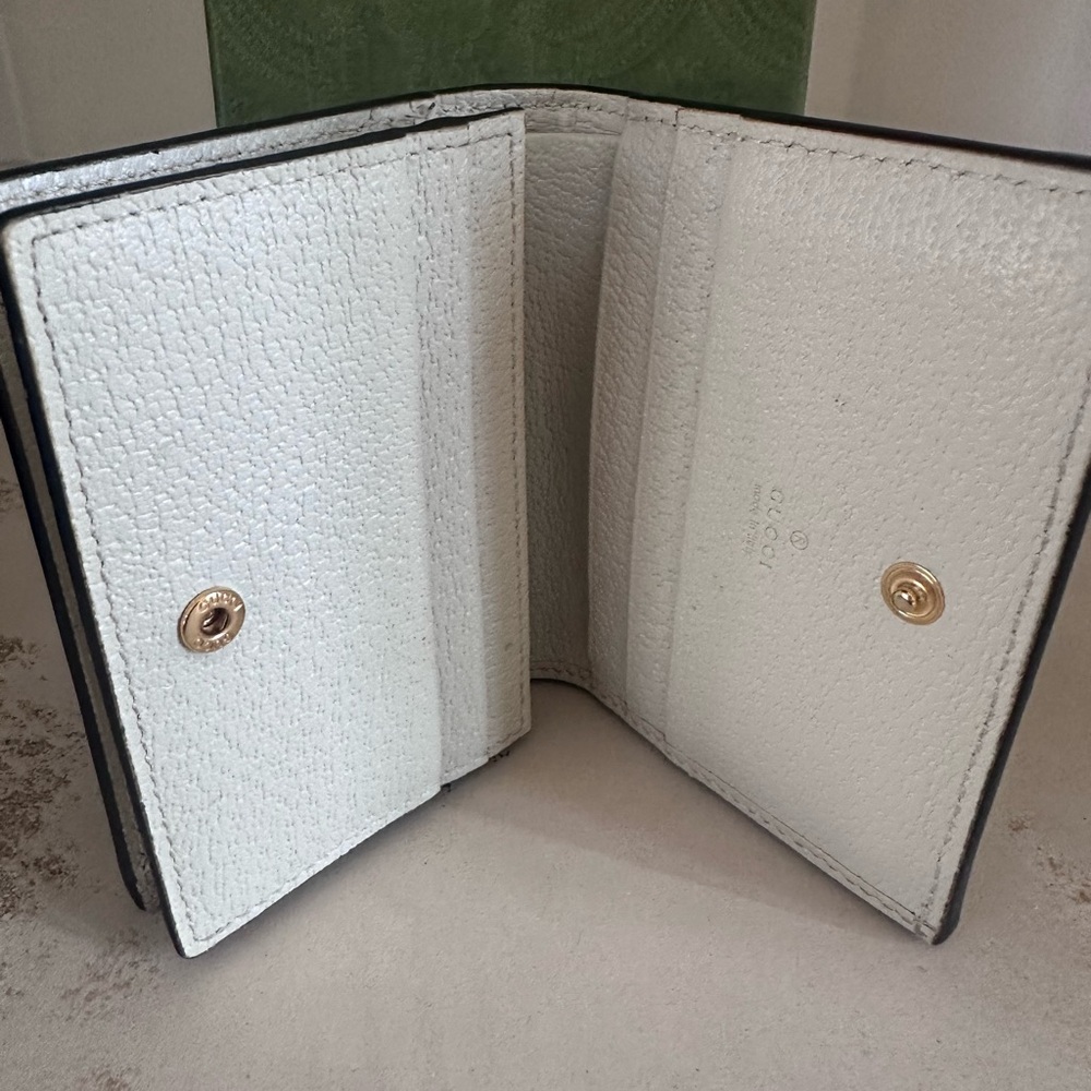 Gucci White and Gray Wallet with Gold Logo - Picture 4 of 4